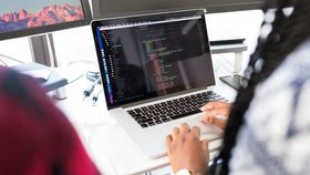 Ce salariu are un arhitect IT? Este unul dintre domeniile în care se câștigă cel mai bine din România